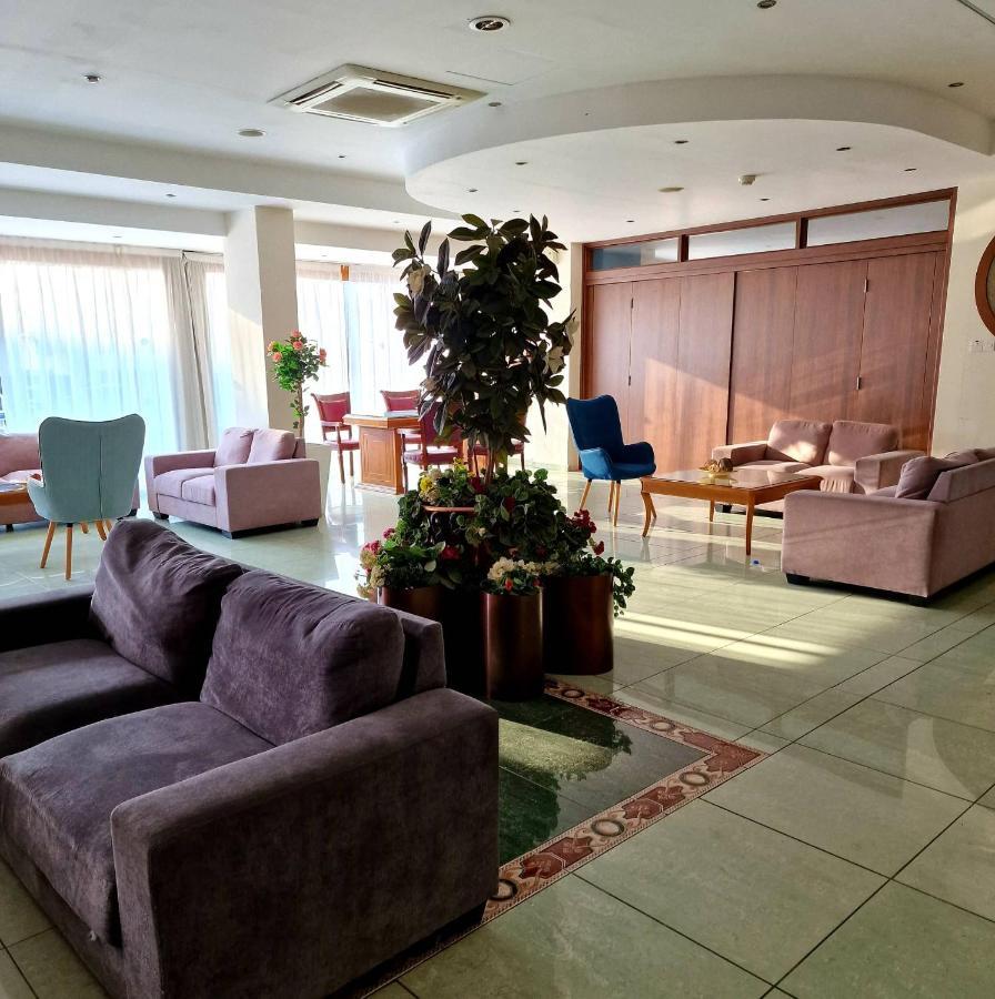 M. Moniatis Hotel 레메소스 외부 사진