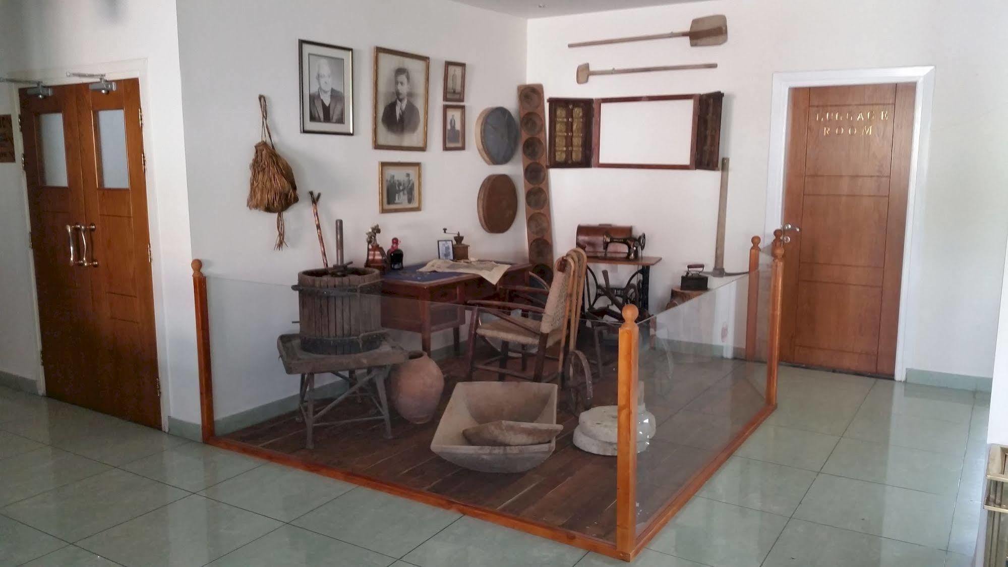 M. Moniatis Hotel 레메소스 외부 사진