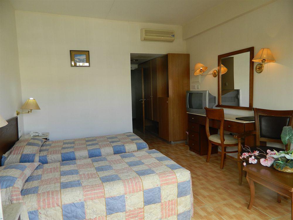 M. Moniatis Hotel 레메소스 외부 사진