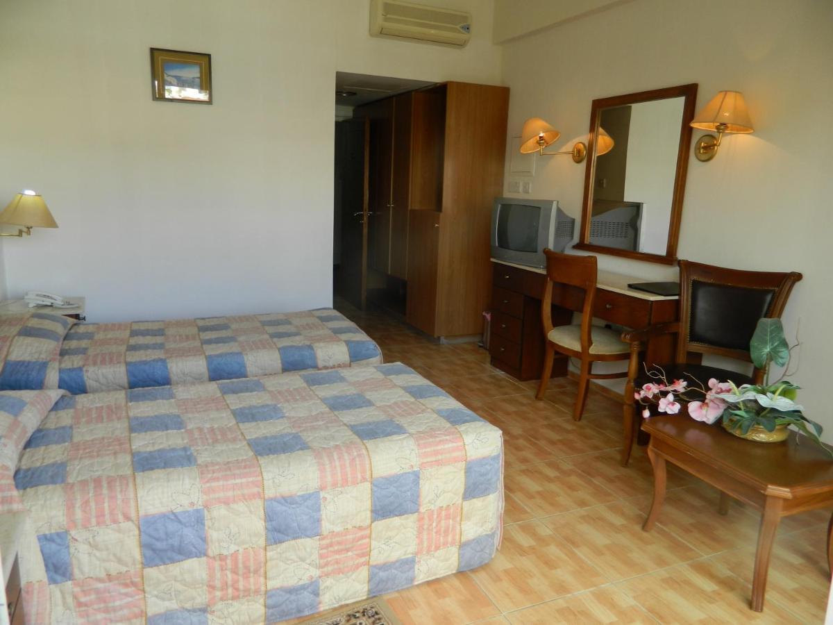 M. Moniatis Hotel 레메소스 외부 사진